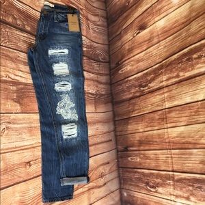Chigle Distressed Boyfriend Jeans NWT